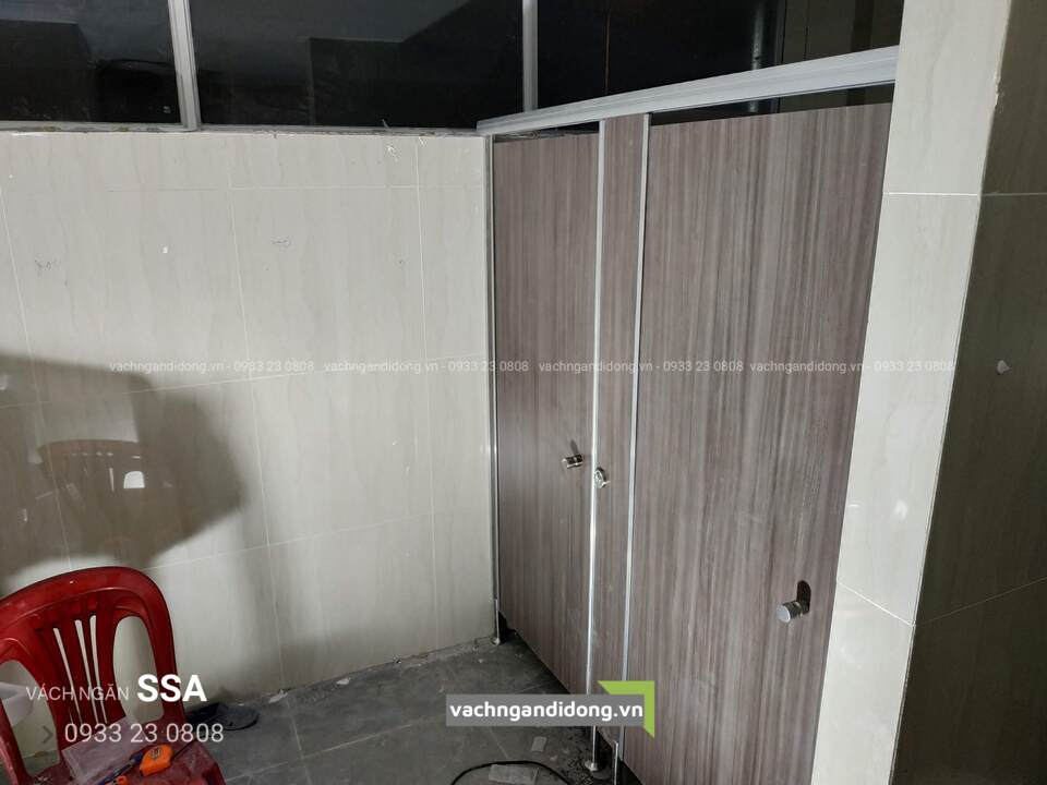 vách ngăn vệ sinh